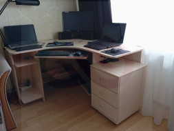 Угловой письменный стол Келли