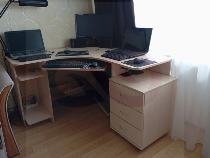 Угловой письменный стол Келли